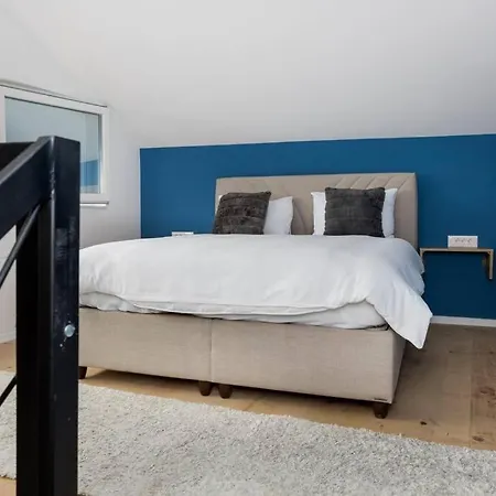 Apartment Royal Blue *